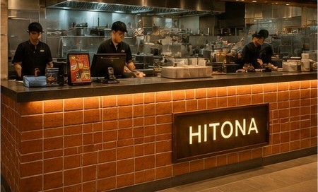 Quầy order gạch đỏ và bếp mở nhà hàng Hitona